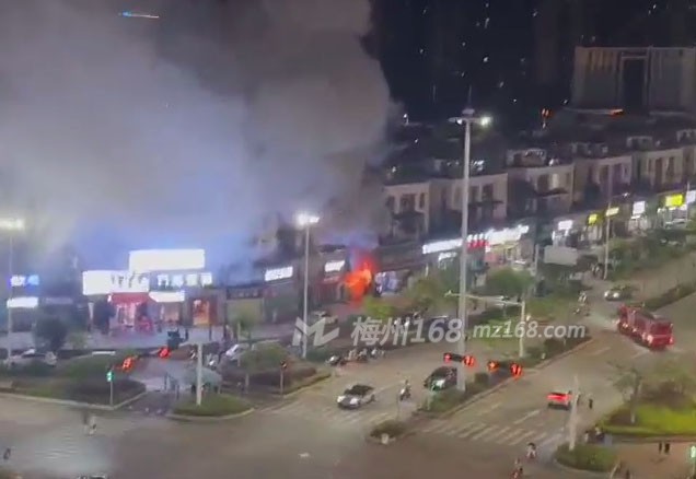 梅州奥园天悦湾一店铺起火了!现场火势还不小…