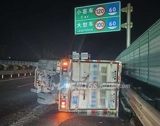運(yùn)送腌咸菜到興寧,結(jié)果出事故了!