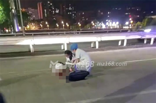 兴宁明星公园附近发生事故,一人被撞倒在地…