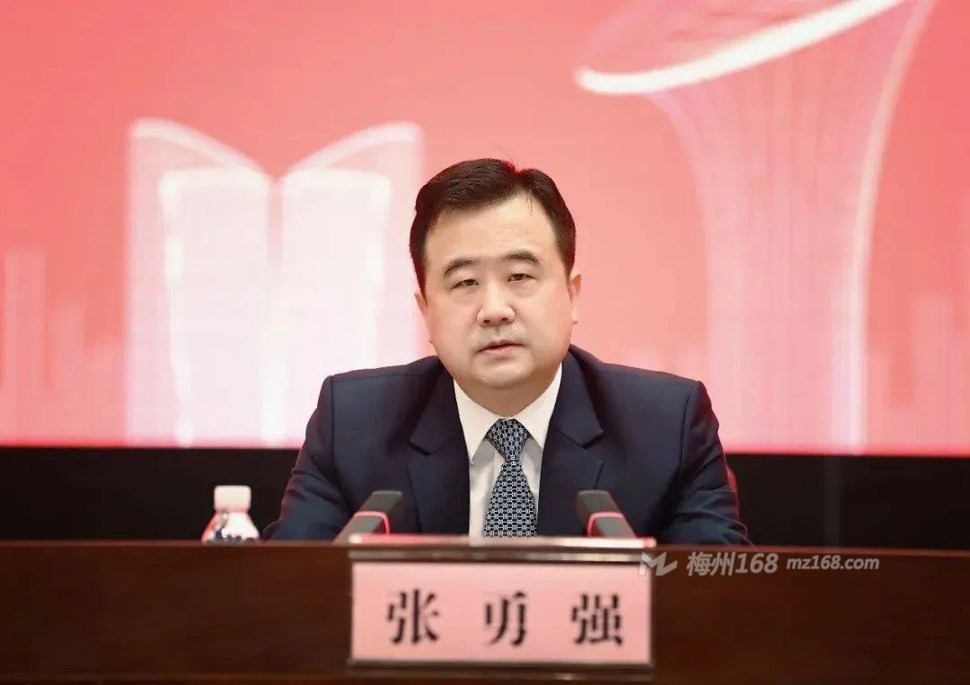 這位興寧人，現(xiàn)任濟南市委常委、統(tǒng)戰(zhàn)部部長